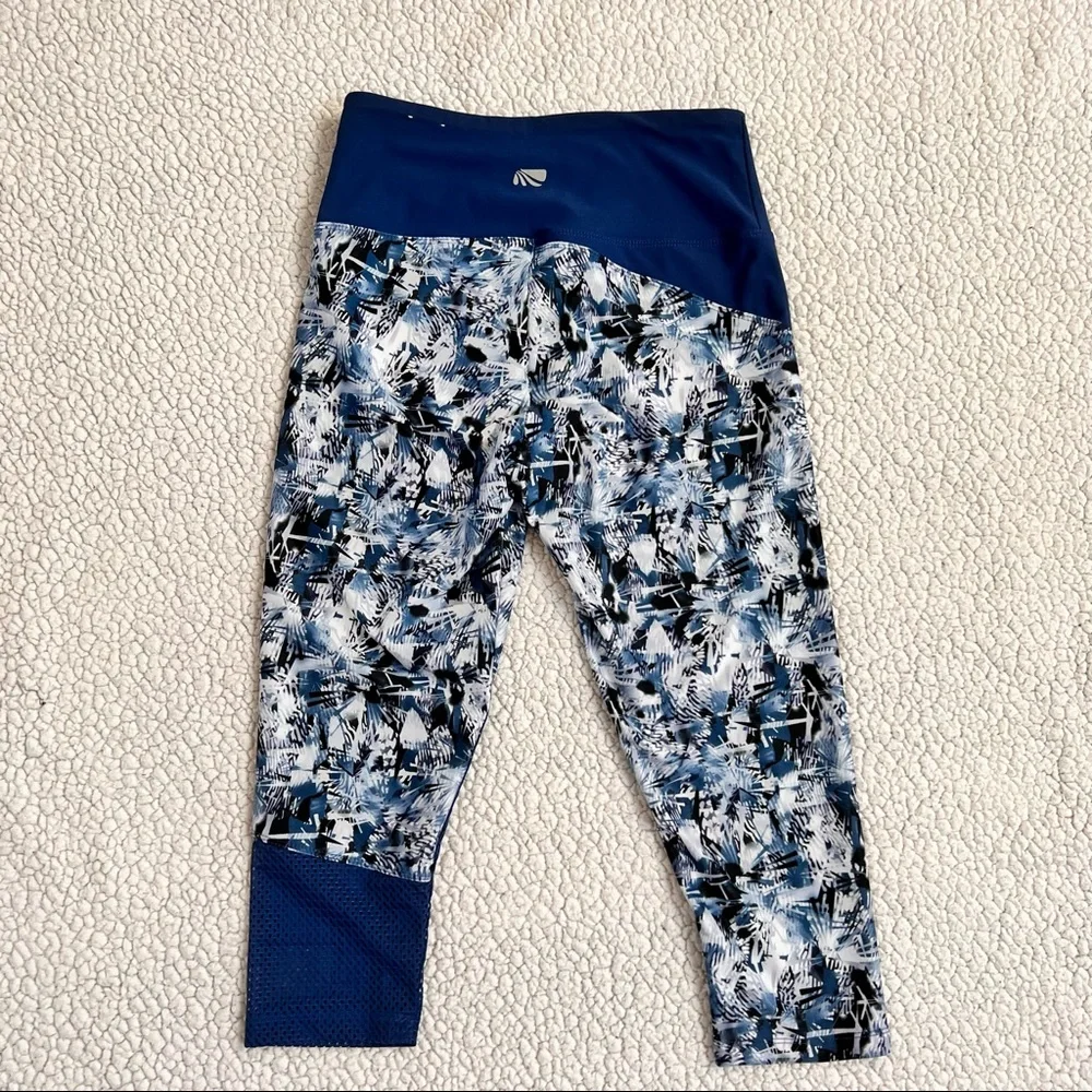 Women’s Marika workout capris size small - Picture 2 of 3